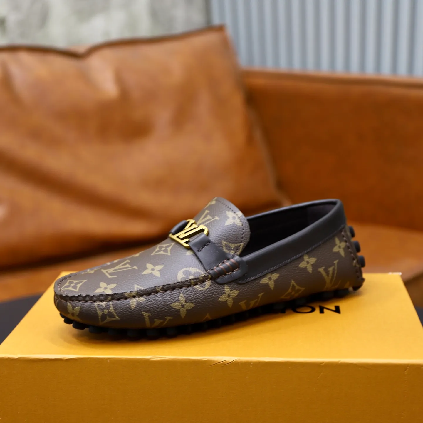 Ex-factory price: 480💰【LV】Louis Vuitton ⚠️High-end men’s driving and pedal series ⚠️38-44 (customized for 45) ⚠️All original cowhide leather! Thick and soft! Made entirely of calfskin lining! The latest non-slip beanie sole! Three-dimensional package technology! Fashionable and classic! Handicrafts! Original high quality! Feel free to compare!